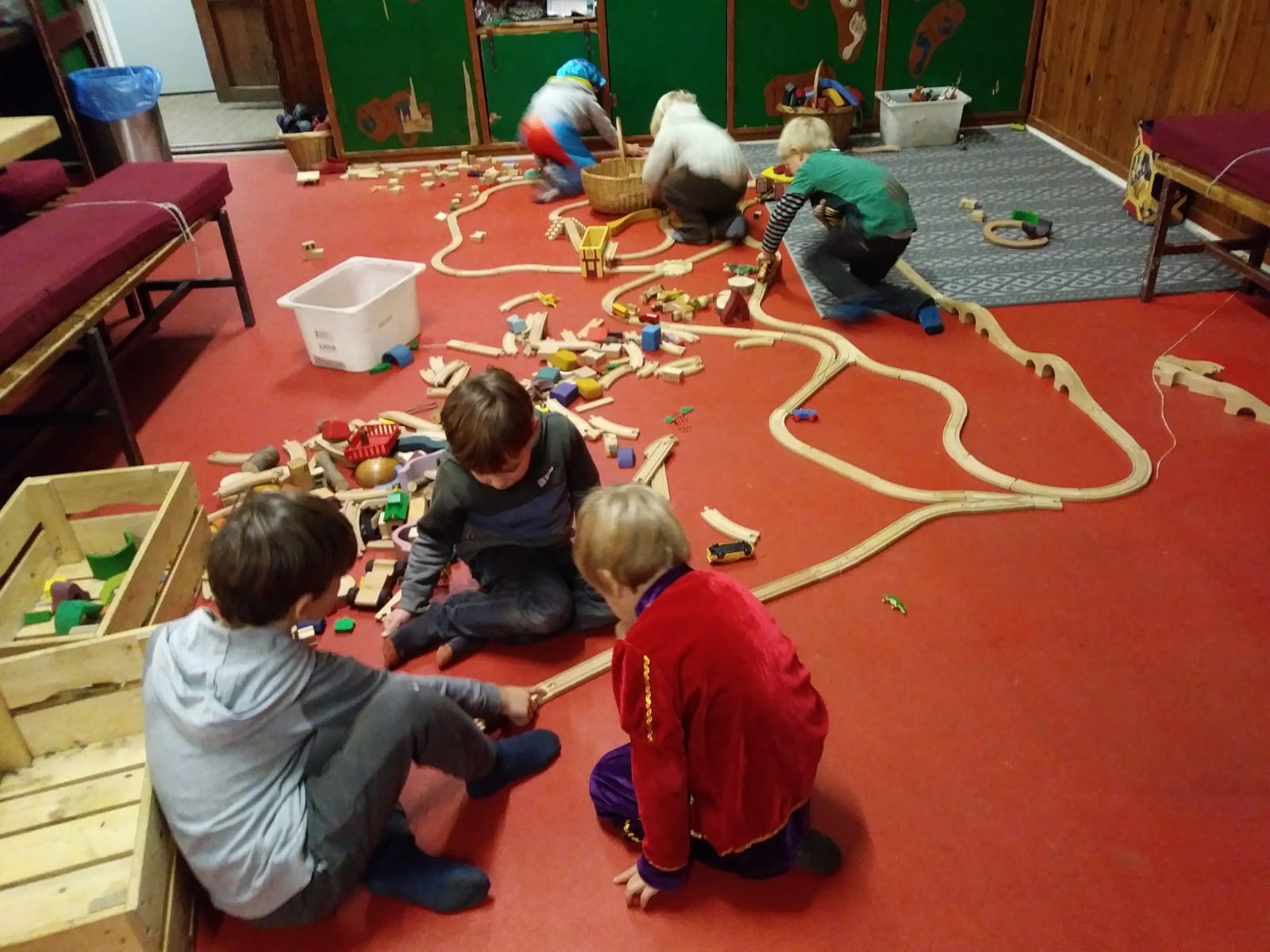 Binnen heerlijk spelen...